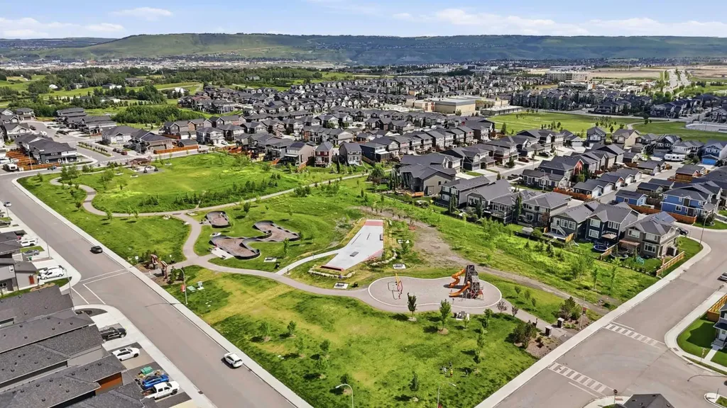 52 Emberside Grove Cochrane AB T4C 3C8