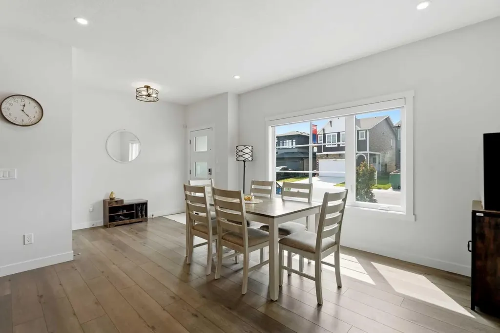 52 Emberside Grove Cochrane AB T4C 3C8