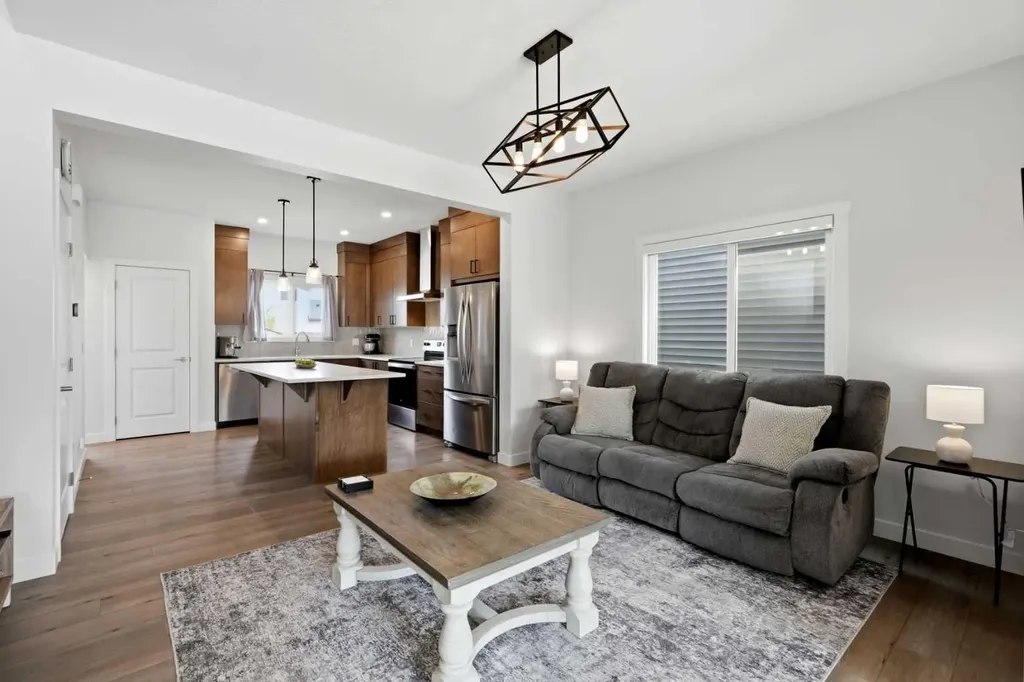 52 Emberside Grove Cochrane AB T4C 3C8