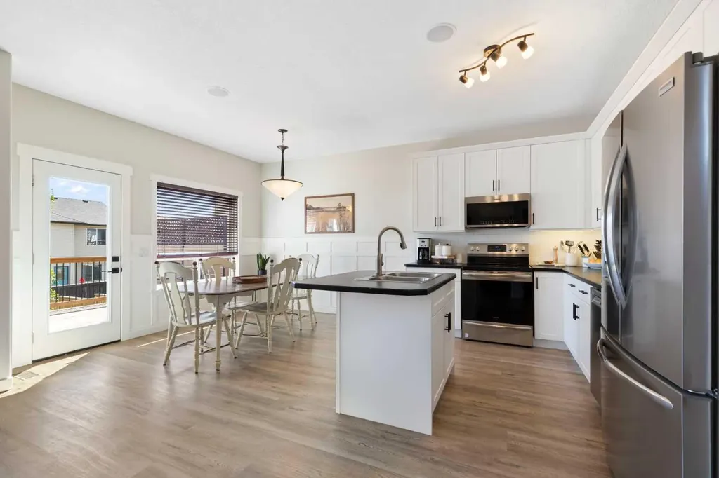 590 Coopers Drive SW Airdrie AB T4B 3M4