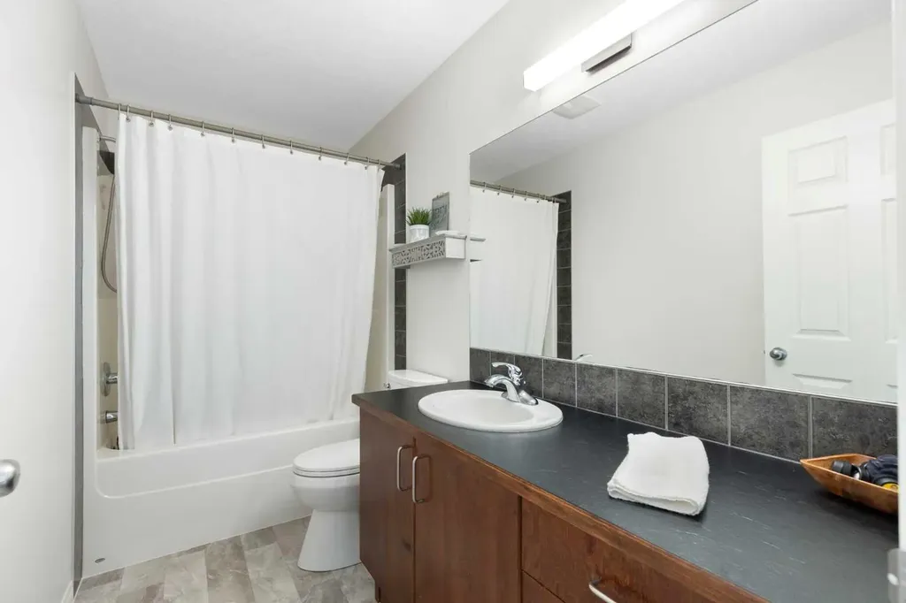 590 Coopers Drive SW Airdrie AB T4B 3M4