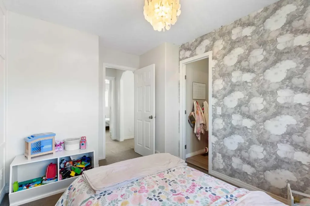 590 Coopers Drive SW Airdrie AB T4B 3M4