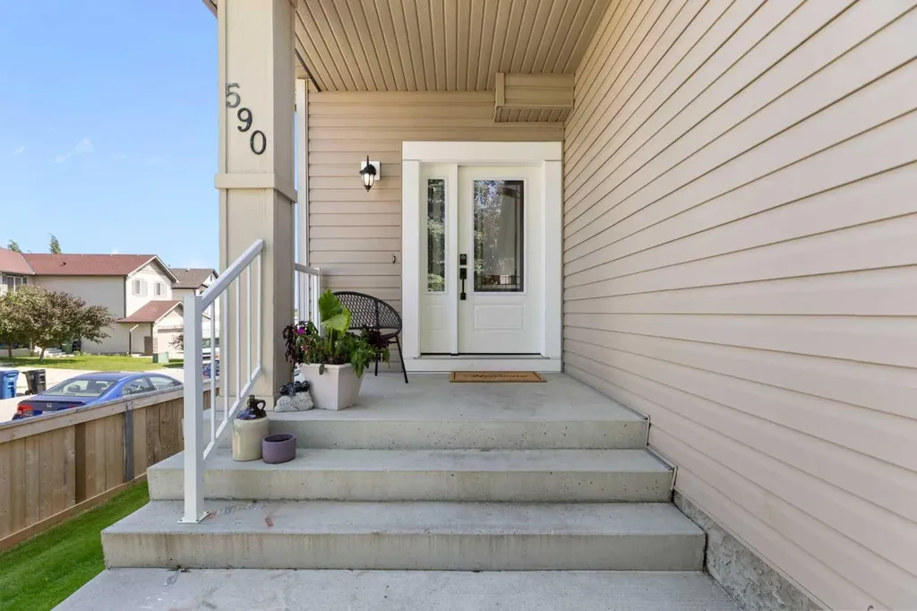 590 Coopers Drive SW Airdrie AB T4B 3M4