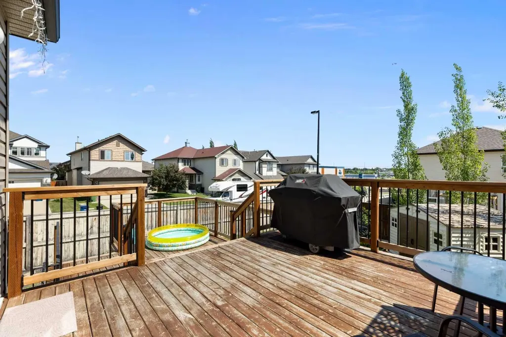 590 Coopers Drive SW Airdrie AB T4B 3M4