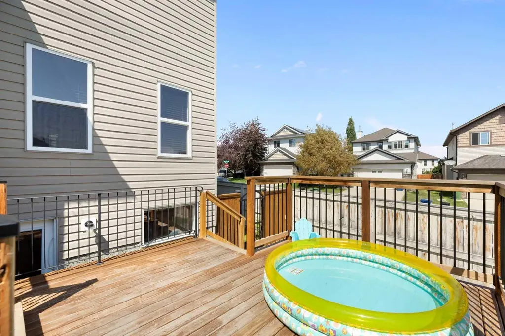 590 Coopers Drive SW Airdrie AB T4B 3M4