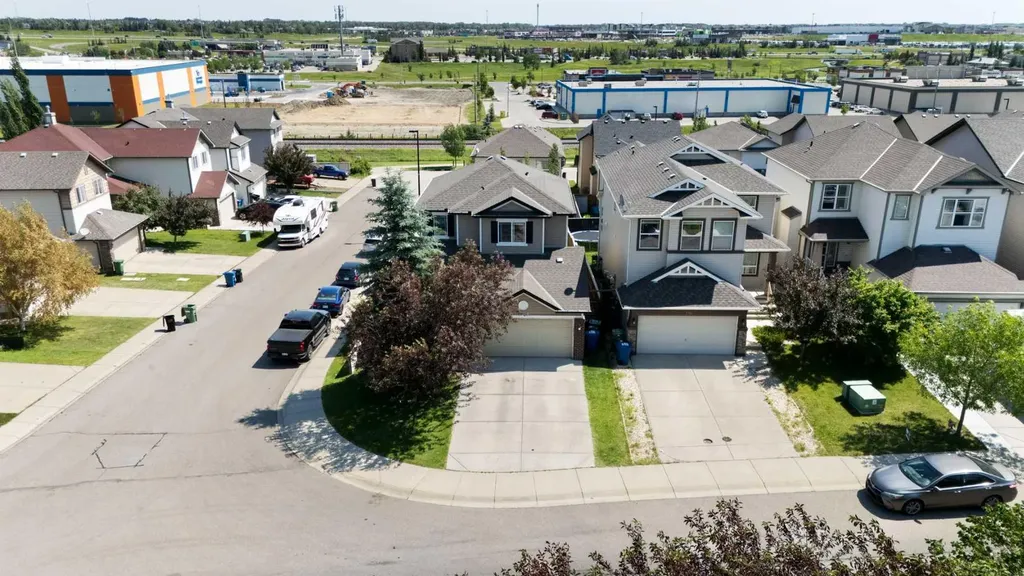 590 Coopers Drive SW Airdrie AB T4B 3M4