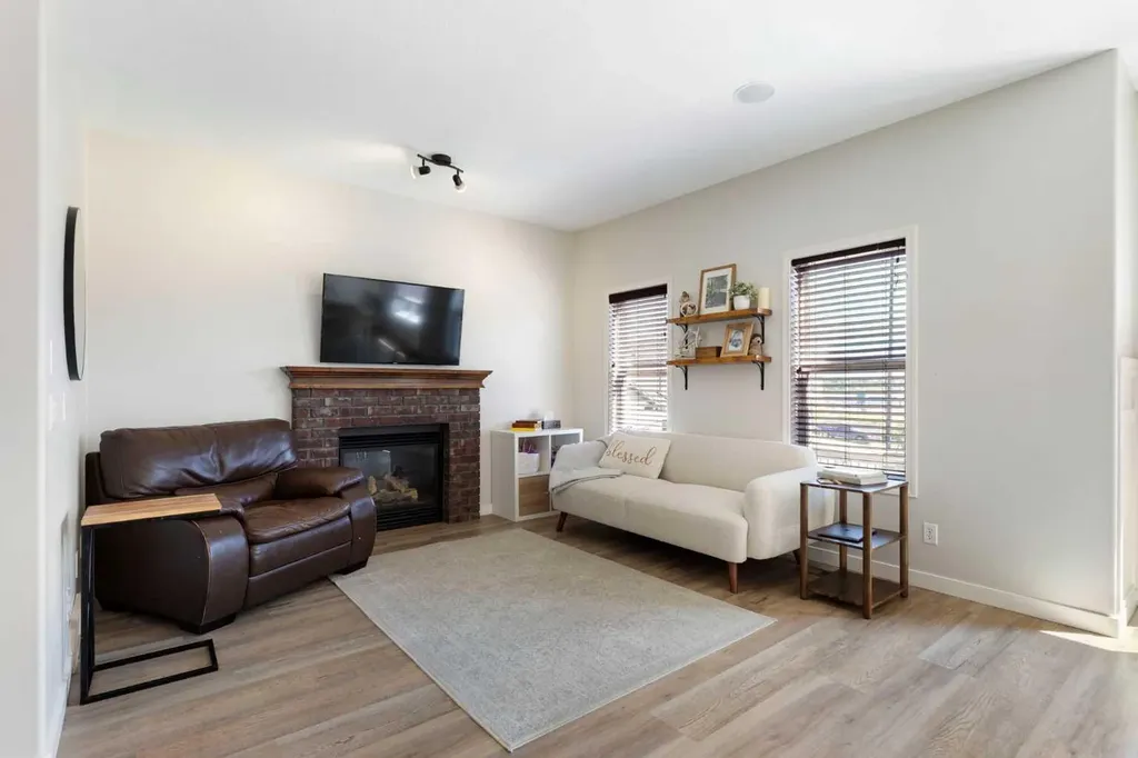 590 Coopers Drive SW Airdrie AB T4B 3M4