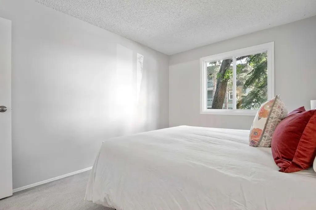 315 Southampton Drive SW Calgary AB T2W2T6