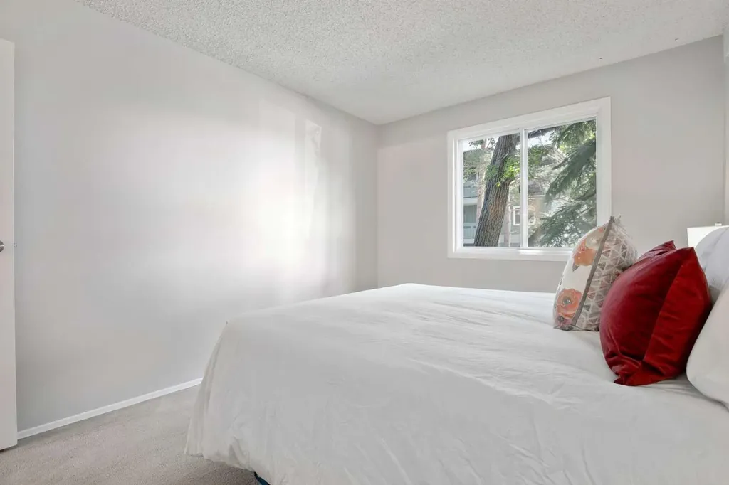 315 Southampton Drive SW Calgary AB T2W2T6