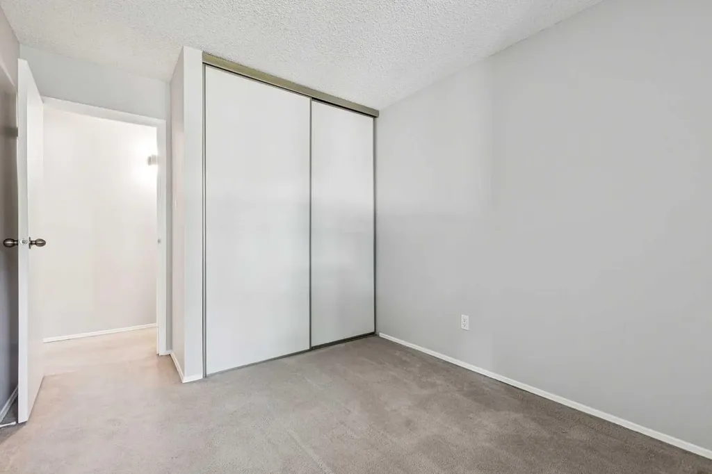 315 Southampton Drive SW Calgary AB T2W2T6