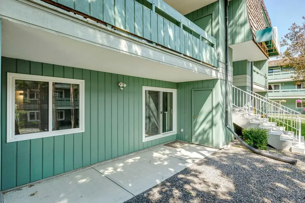 315 Southampton Drive SW Calgary AB T2W2T6