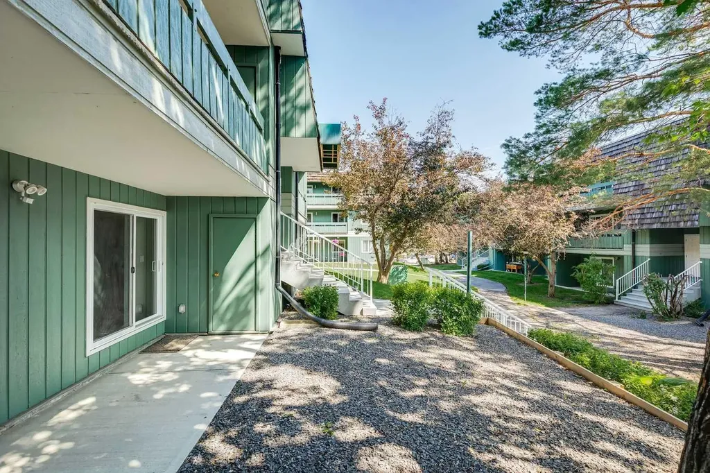 315 Southampton Drive SW Calgary AB T2W2T6
