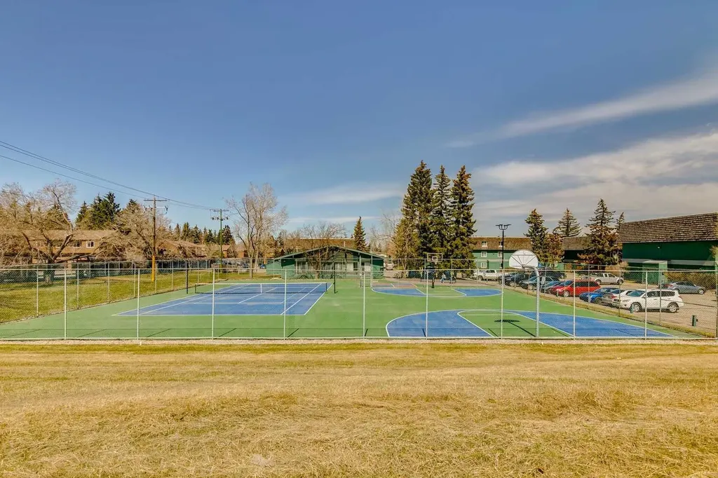 315 Southampton Drive SW Calgary AB T2W2T6