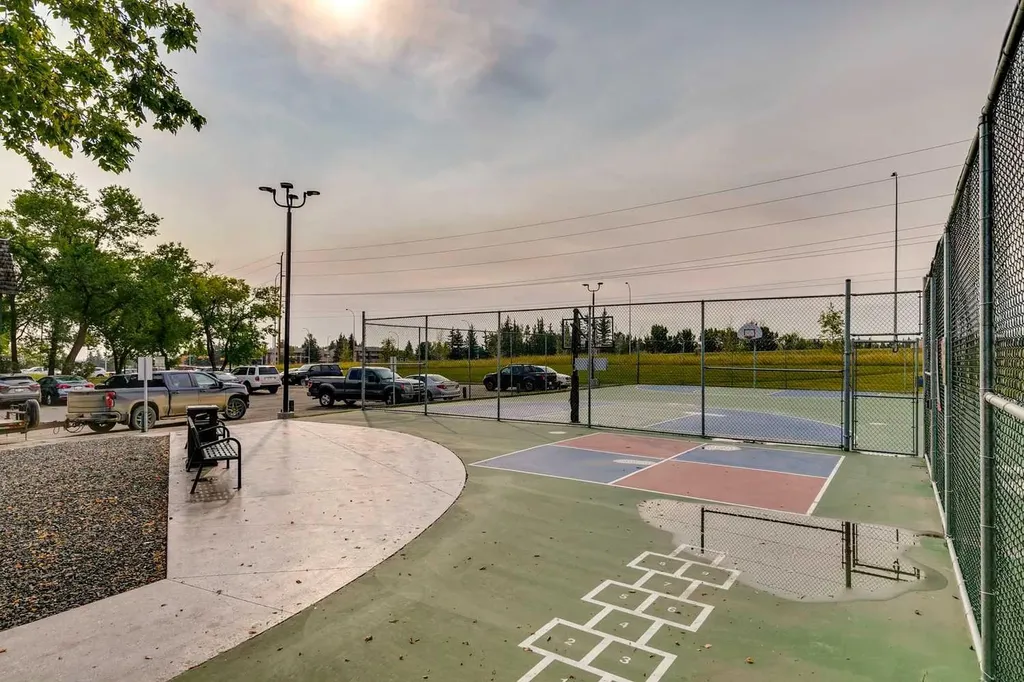 315 Southampton Drive SW Calgary AB T2W2T6