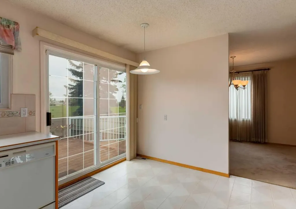 9527 Oakland Way SW Calgary AB T2V 4N1