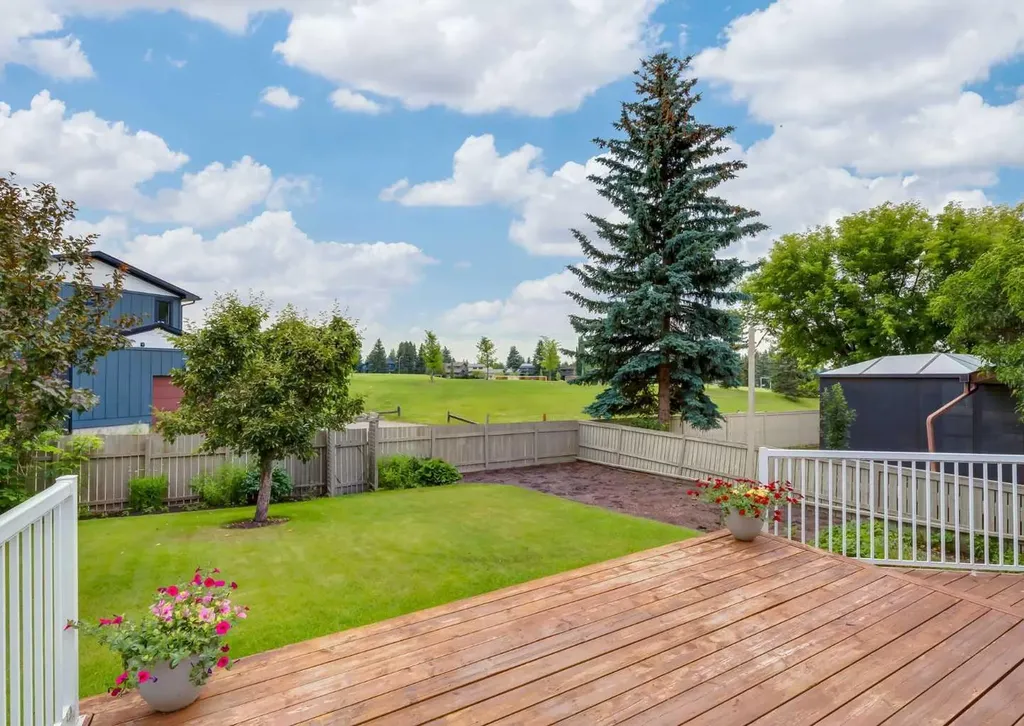 9527 Oakland Way SW Calgary AB T2V 4N1