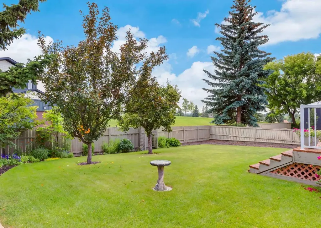 9527 Oakland Way SW Calgary AB T2V 4N1