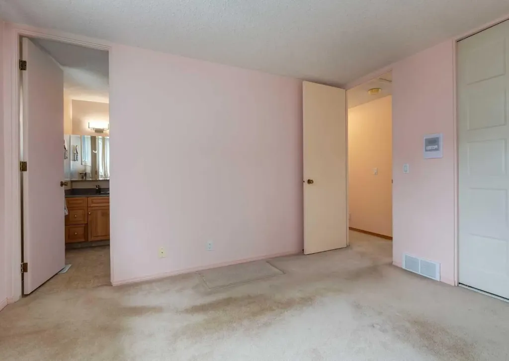 9527 Oakland Way SW Calgary AB T2V 4N1
