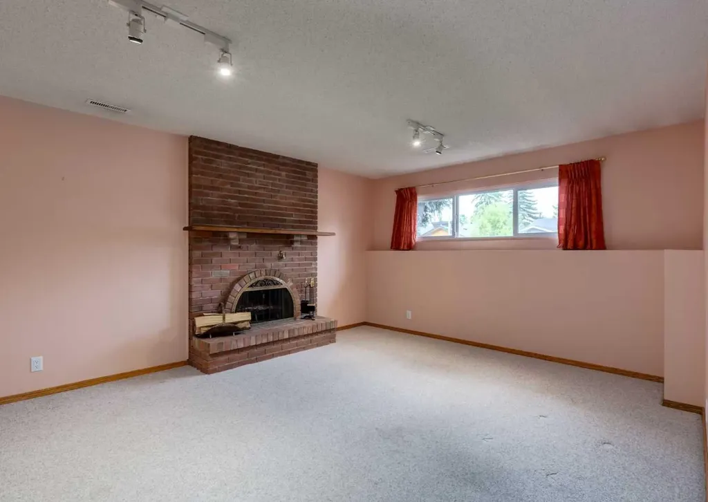 9527 Oakland Way SW Calgary AB T2V 4N1