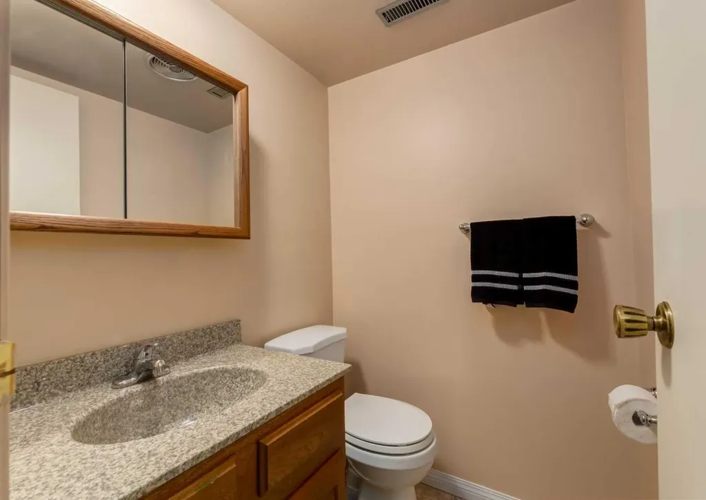 9527 Oakland Way SW Calgary AB T2V 4N1
