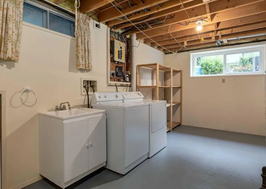 9527 Oakland Way SW Calgary AB T2V 4N1