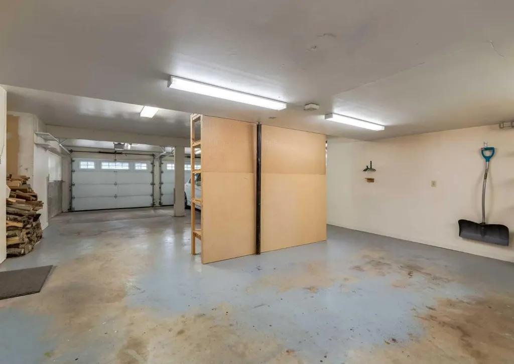 9527 Oakland Way SW Calgary AB T2V 4N1