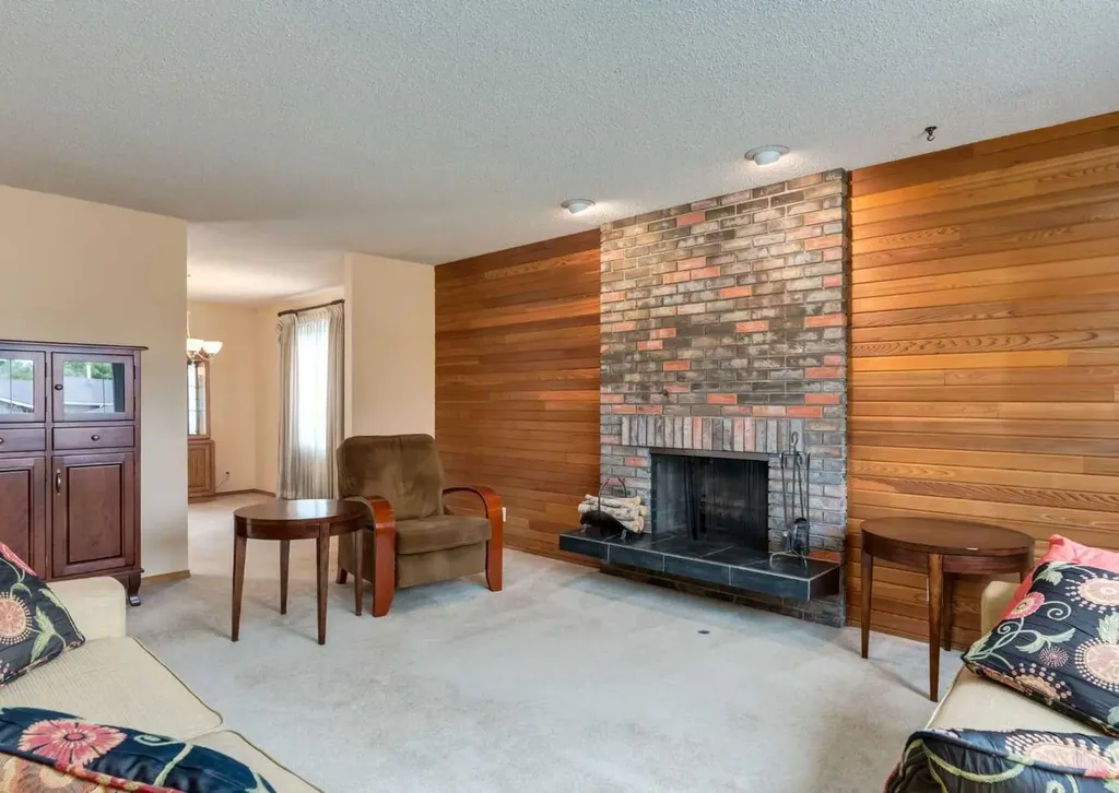 9527 Oakland Way SW Calgary AB T2V 4N1