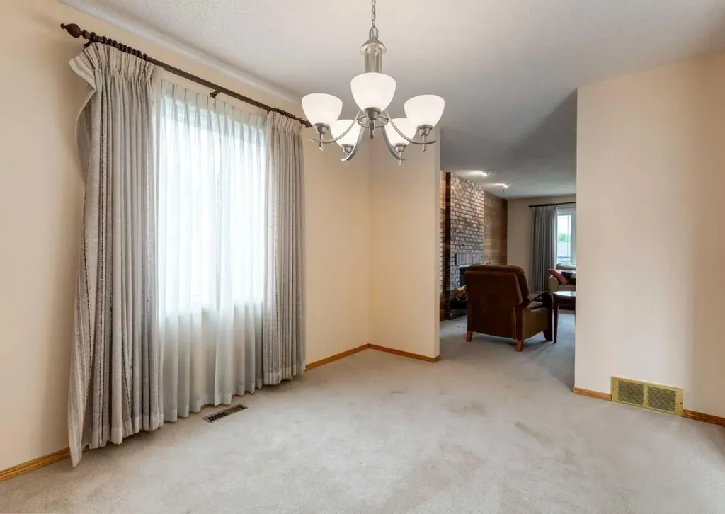 9527 Oakland Way SW Calgary AB T2V 4N1
