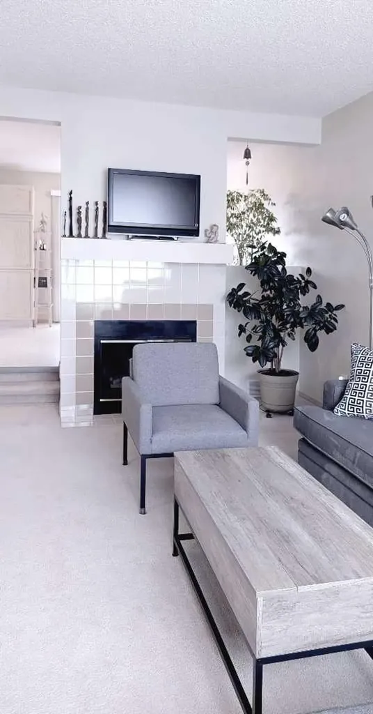 12 Shawbrooke Court SW Calgary AB T2Y 3G2