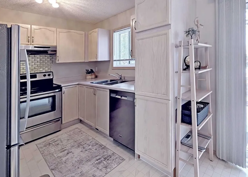 12 Shawbrooke Court SW Calgary AB T2Y 3G2