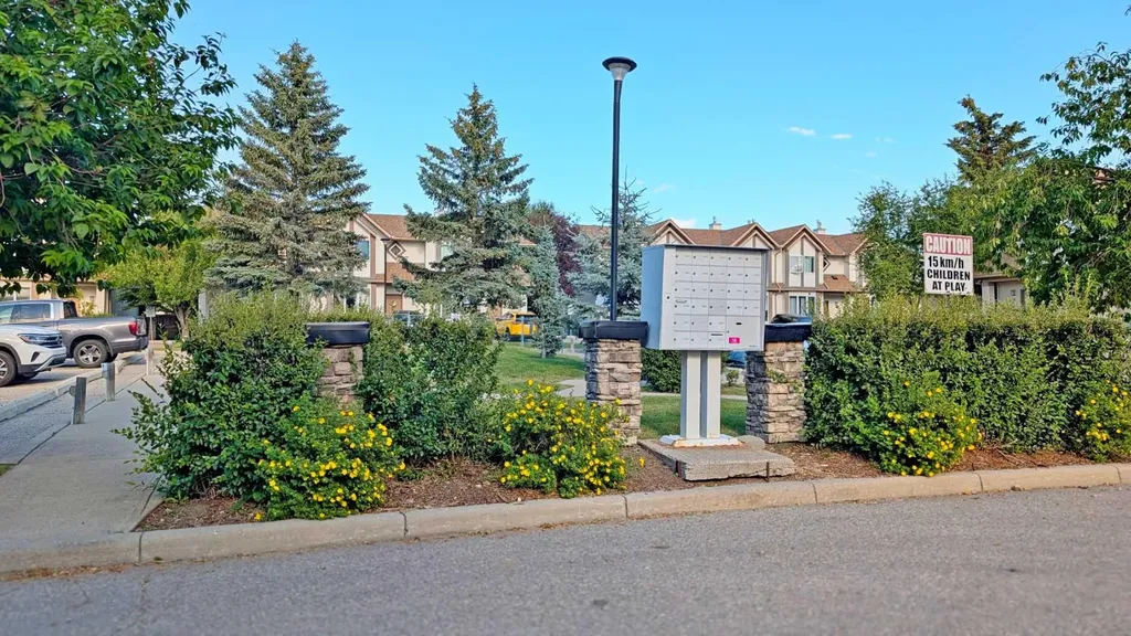 12 Shawbrooke Court SW Calgary AB T2Y 3G2