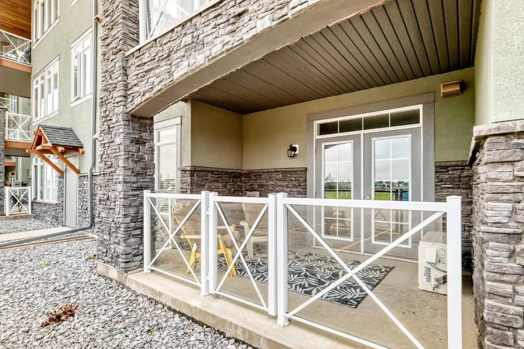 1005A Westmount Drive Strathmore AB T1P0C3