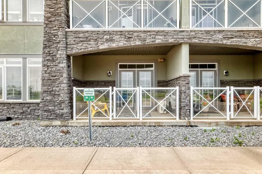 1005A Westmount Drive Strathmore AB T1P0C3