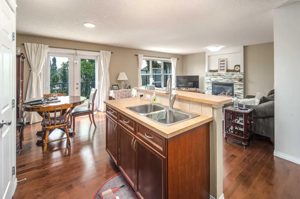 125 Silverado Range Cove SW Calgary AB T2X 0E1