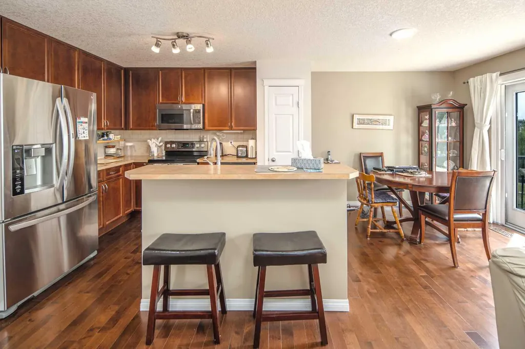 125 Silverado Range Cove SW Calgary AB T2X 0E1
