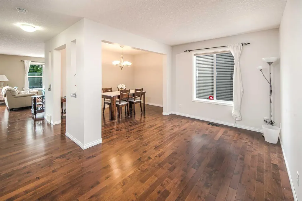125 Silverado Range Cove SW Calgary AB T2X 0E1