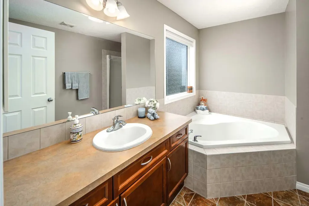 125 Silverado Range Cove SW Calgary AB T2X 0E1