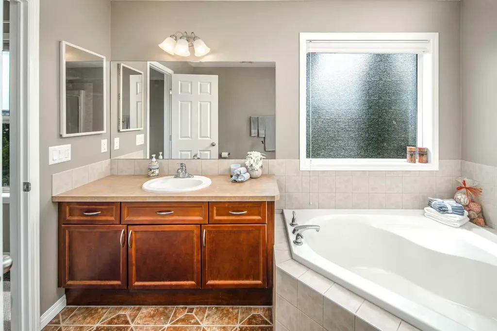 125 Silverado Range Cove SW Calgary AB T2X 0E1