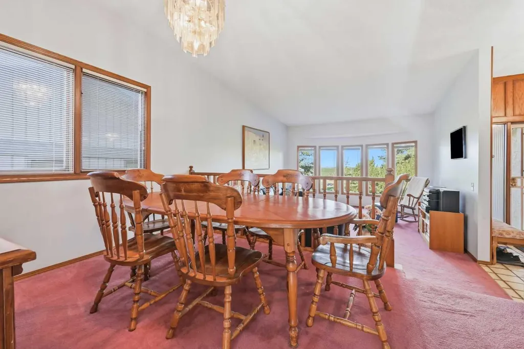 149 Edgehill Drive NW Calgary AB T3A 2W5