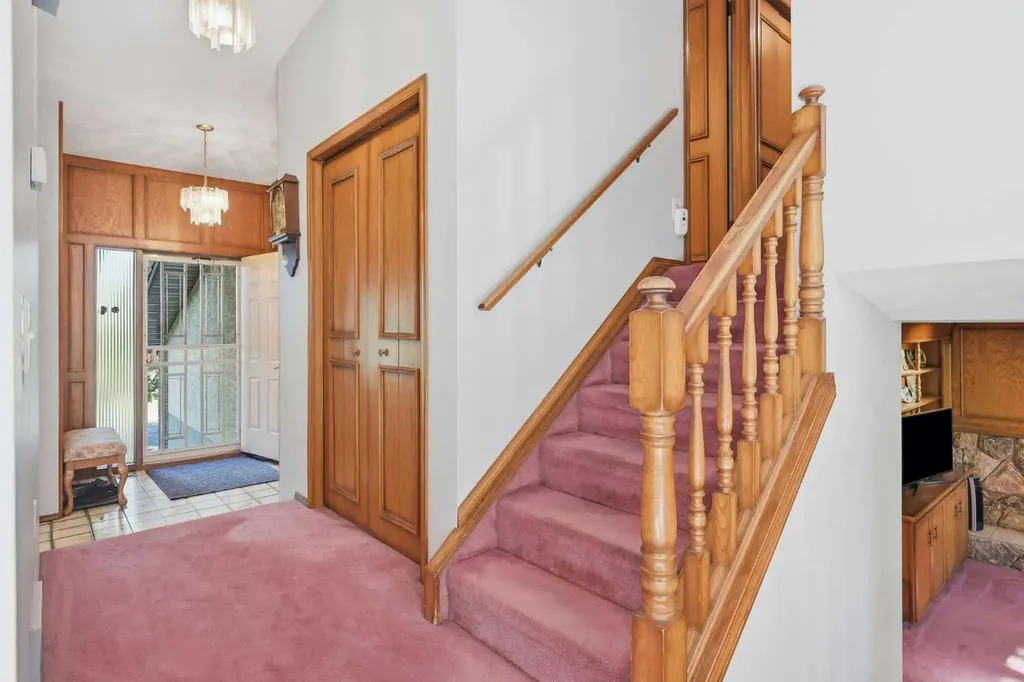 149 Edgehill Drive NW Calgary AB T3A 2W5