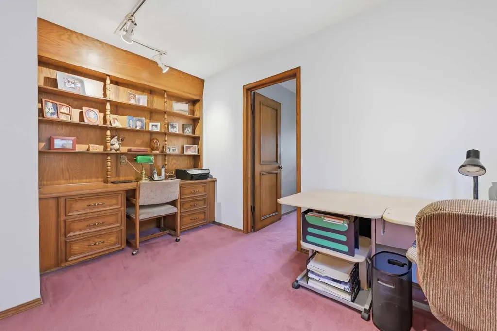 149 Edgehill Drive NW Calgary AB T3A 2W5