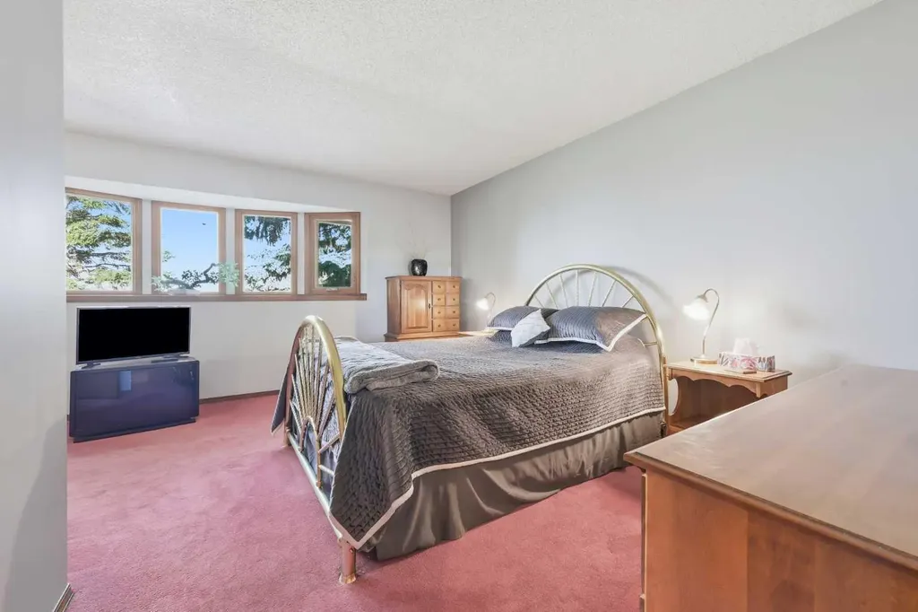 149 Edgehill Drive NW Calgary AB T3A 2W5