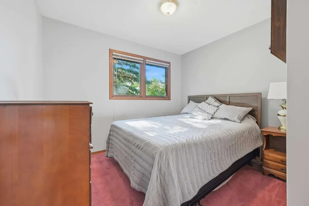 149 Edgehill Drive NW Calgary AB T3A 2W5