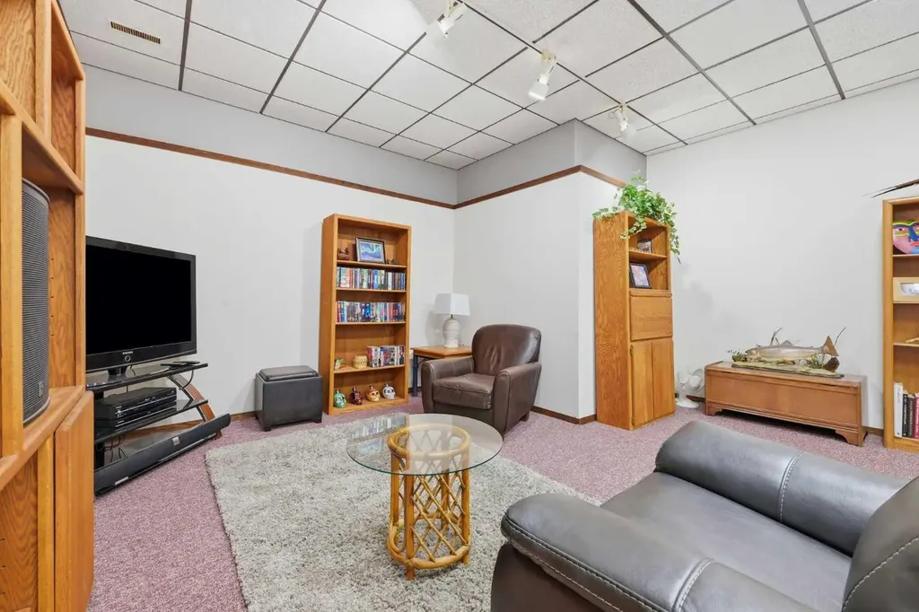 149 Edgehill Drive NW Calgary AB T3A 2W5