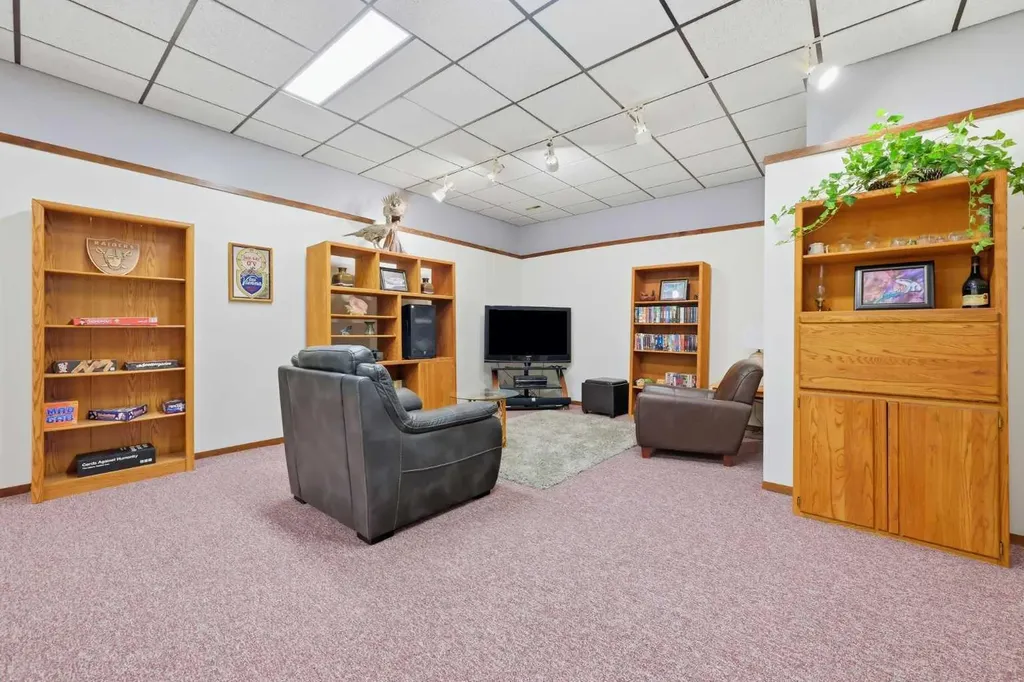 149 Edgehill Drive NW Calgary AB T3A 2W5