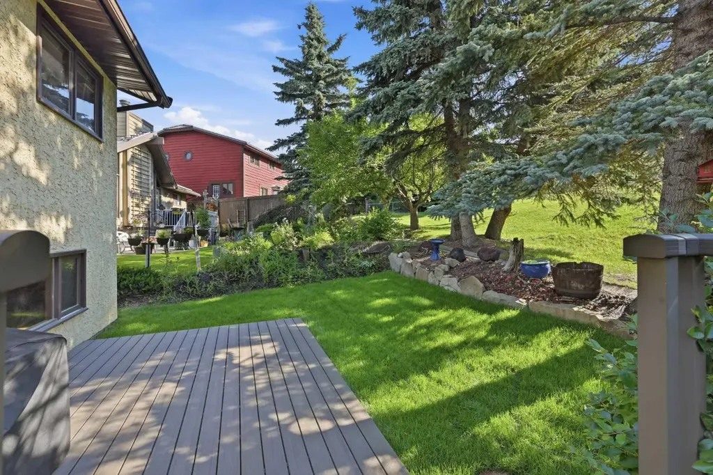 149 Edgehill Drive NW Calgary AB T3A 2W5