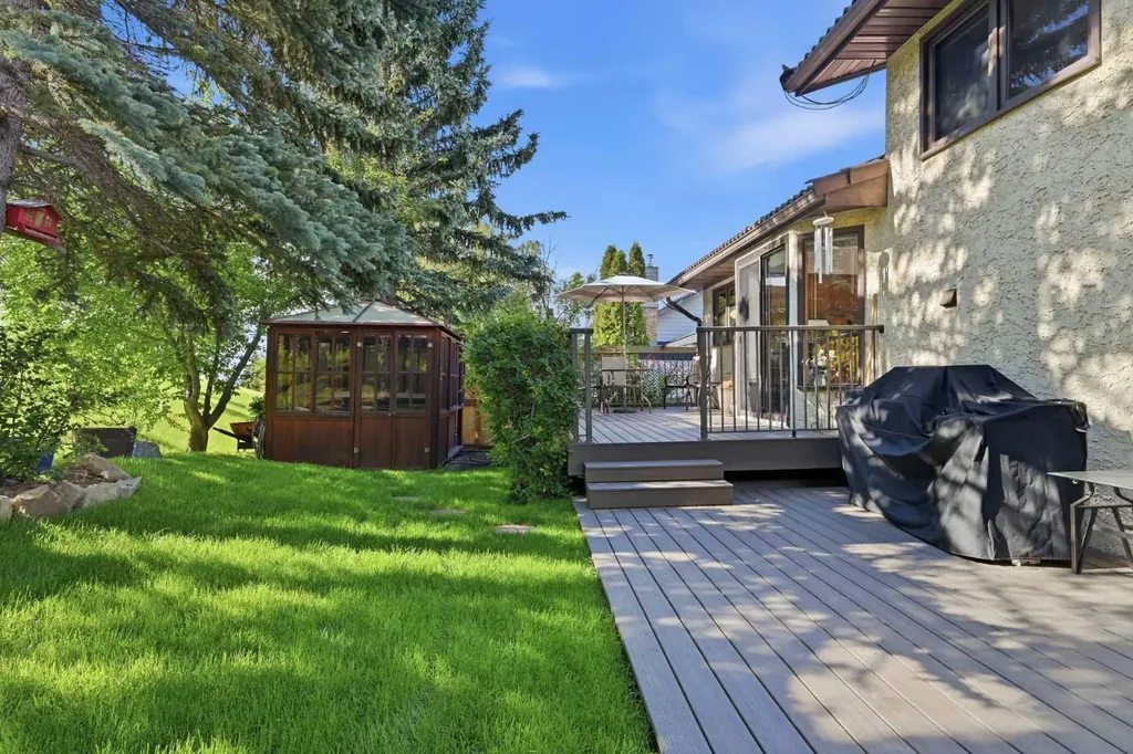 149 Edgehill Drive NW Calgary AB T3A 2W5