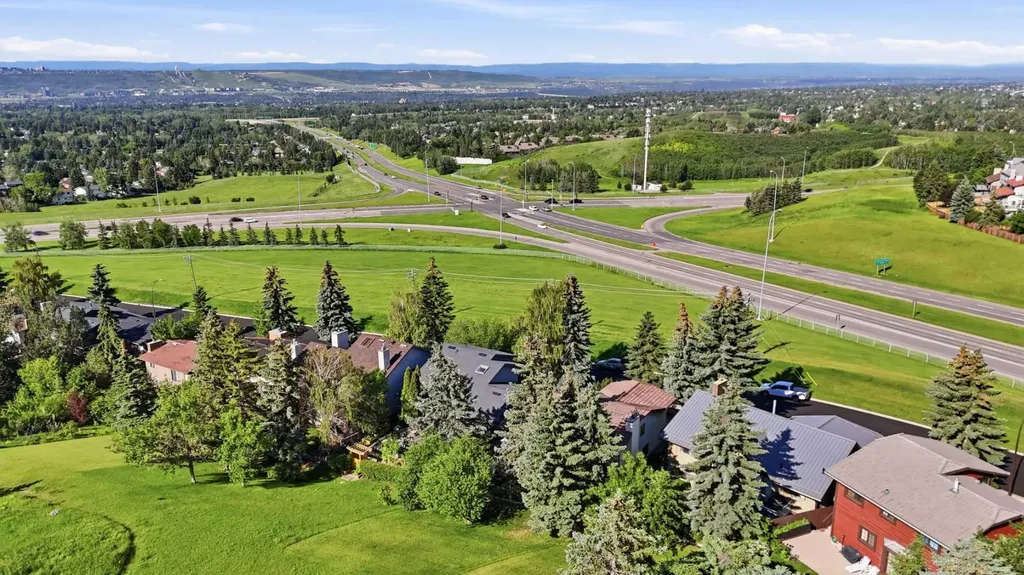 149 Edgehill Drive NW Calgary AB T3A 2W5