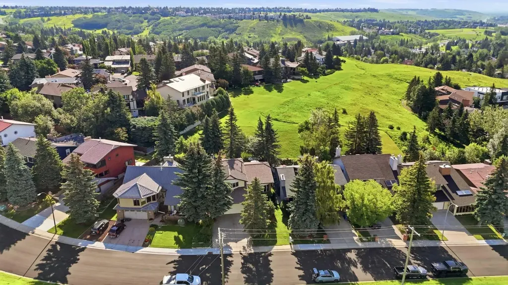 149 Edgehill Drive NW Calgary AB T3A 2W5