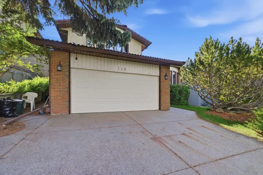 149 Edgehill Drive NW Calgary AB T3A 2W5
